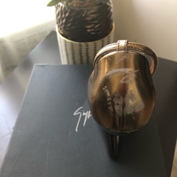 Giuseppe Zanotti Two-Toned Heelless Peep Toe Pump - Picture 8 of 8